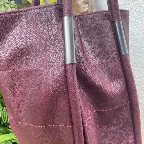 NEIMAN MARCUS Burgundy Pebbled Soft Leather Slouchy Tote - Picture 3 of 9
